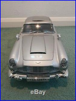 Eaglemoss James Bond 007 Goldfinger Aston Martin DB5 1/8 Scale Replica Model