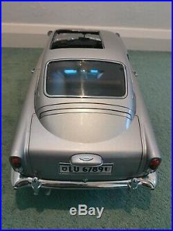 Eaglemoss James Bond 007 Goldfinger Aston Martin DB5 1/8 Scale Replica Model