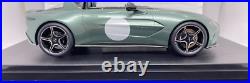 Gt Spirit Gt906 Aston Martin V12 Speedster Green 118 Scale