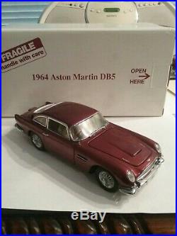 JAMES BOND THEMED 1964 Dubonnet Red Aston Martin DB5, 124 Scale