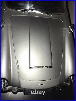 James Bond 007 Aston Martin DB5 18 scale model EAGLEMOSS And Rare Stand