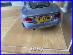 Kyosho 1/12 Scale 08603S Aston Martin V12 Vanquish 007 James Bond + Display Case