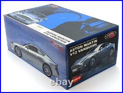 Kyosho 1/12 Scale 08603S Aston Martin V12 Vanquish 007 James Bond +Display Case