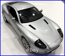 Kyosho Aston Martin V12 Vanquish 112 Scale Diecast + Display Case James Bond