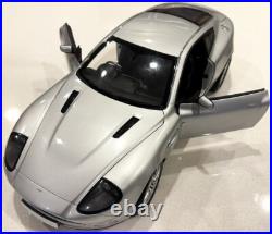 Kyosho Aston Martin V12 Vanquish 112 Scale Diecast + Display Case James Bond