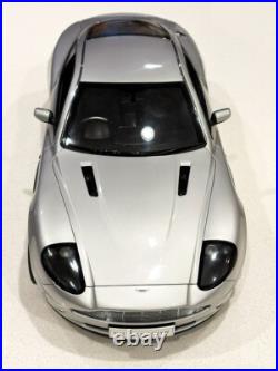 Kyosho Aston Martin V12 Vanquish 112 Scale Diecast + Display Case James Bond