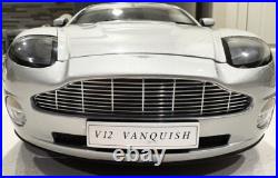 Kyosho Aston Martin V12 Vanquish 112 Scale Diecast + Display Case James Bond