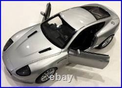 Kyosho Aston Martin V12 Vanquish 112 Scale Diecast + Display Case James Bond