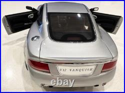 Kyosho Aston Martin V12 Vanquish 112 Scale Diecast + Display Case James Bond