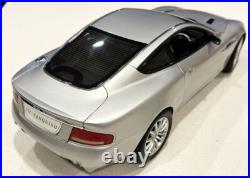 Kyosho Aston Martin V12 Vanquish 112 Scale Diecast + Display Case James Bond