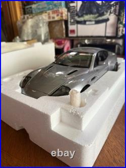 Kyosho Aston Martin V12 Vanquish 1/12 Scale James Bond 007. BRAND NEW