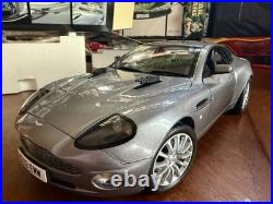 Kyosho Aston Martin V12 Vanquish 1/12 Scale James Bond 007. BRAND NEW