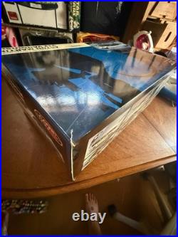 Kyosho Aston Martin V12 Vanquish 1/12 Scale James Bond 007. BRAND NEW