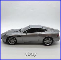 Kyosho Aston Martin V12 Vanquish 1/12 Scale James Bond 007 Car Figure with Box