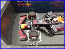 MINICHAMPS 118 Scale Car Aston Martin Red Bull Racing Used
