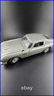 Rare 1/18 AUTOart Silver Aston Martin DB5 James Bond READ