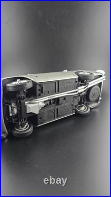 Rare 1/18 AUTOart Silver Aston Martin DB5 James Bond READ