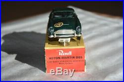 Revell 1/32 Scale model racing Car Aston-Martin DB5 Green R-3807