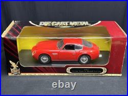 Road Signature 1/18 Scale Model Car 92729 1961 Aston Martin DB4 Zagato Red