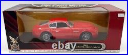 Road Signature 1/18 Scale Model Car 92729 1961 Aston Martin DB4 Zagato Red