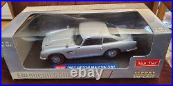 Sun Star 1963 Aston Martin DB5 Diecast Car 118 Scale. Silver Grey