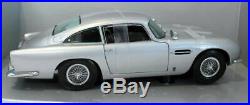 Sunstar 1/18 Scale Diecast 1005 Aston Martin DB5 1963 Silver 007 Plates