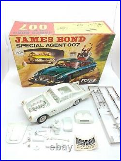 Vintage Airfix James Bond Special Agent Aston Martin DB5 Model Kit 1/24th Scale